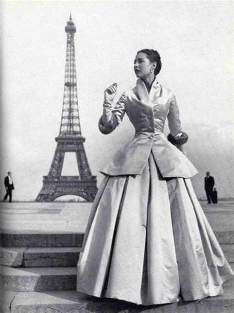 dior 1947 kollektion coralle|Dior corolle gown.